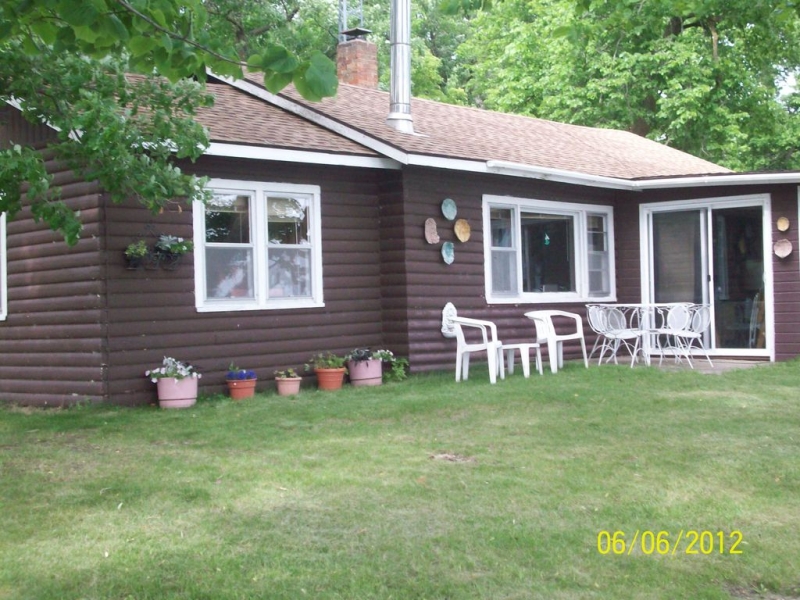 Cozy Cove Cabins on West Leaf Lake